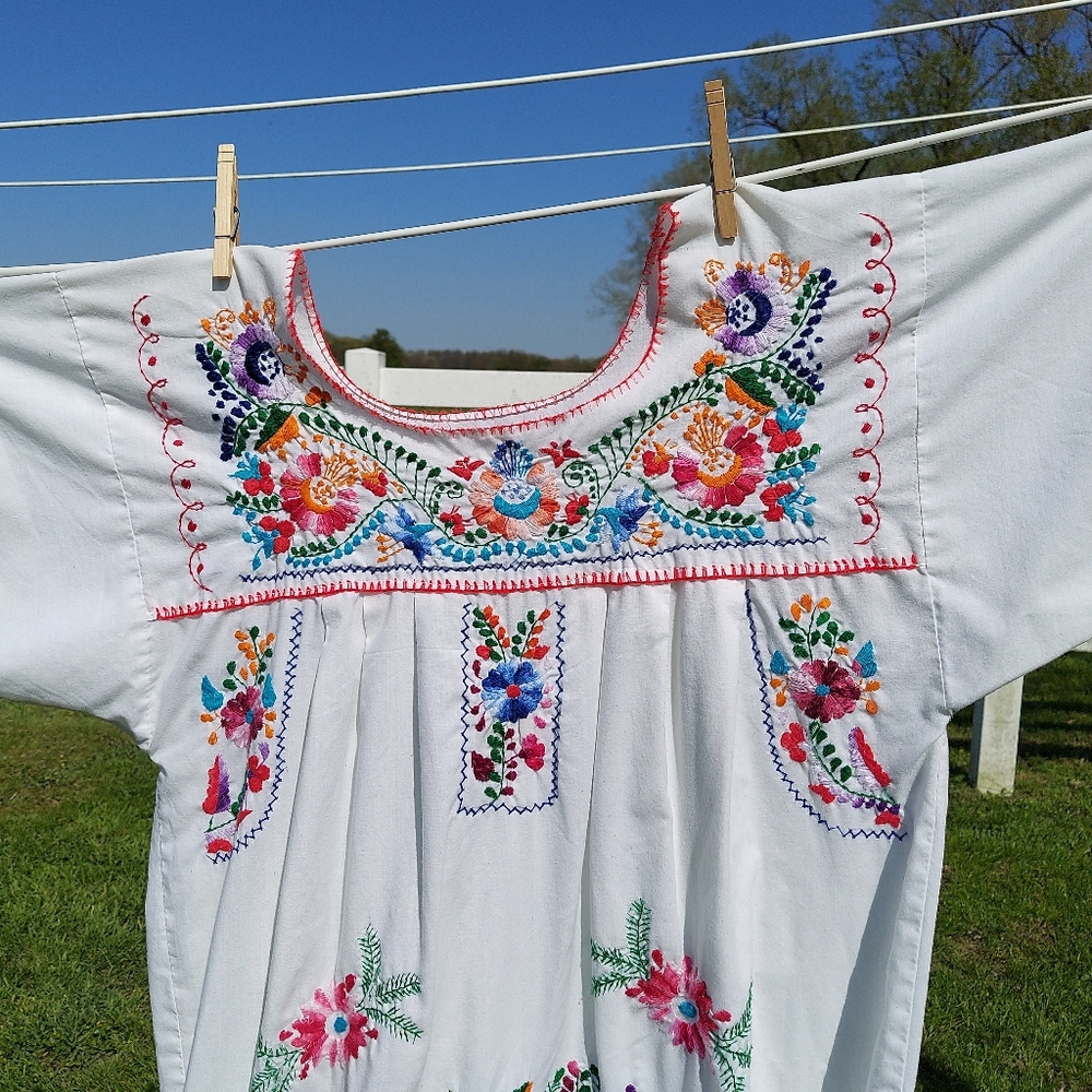 Vtg Embroidered Mexican Caftan Dress Summer beach vacation style